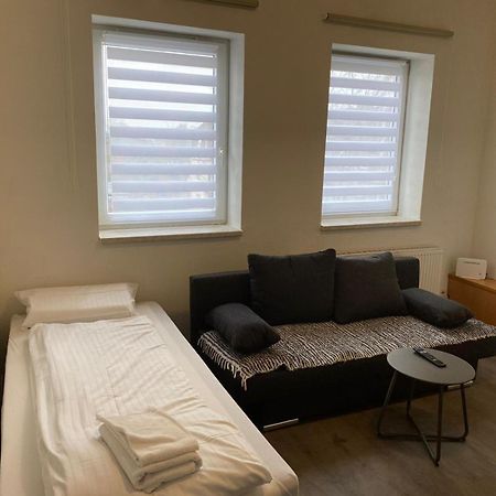Modernes Apartment Mit 2 Schlafzimmern Und Privatparkplatz Nahe Innenstadt Neumünster Exterior foto