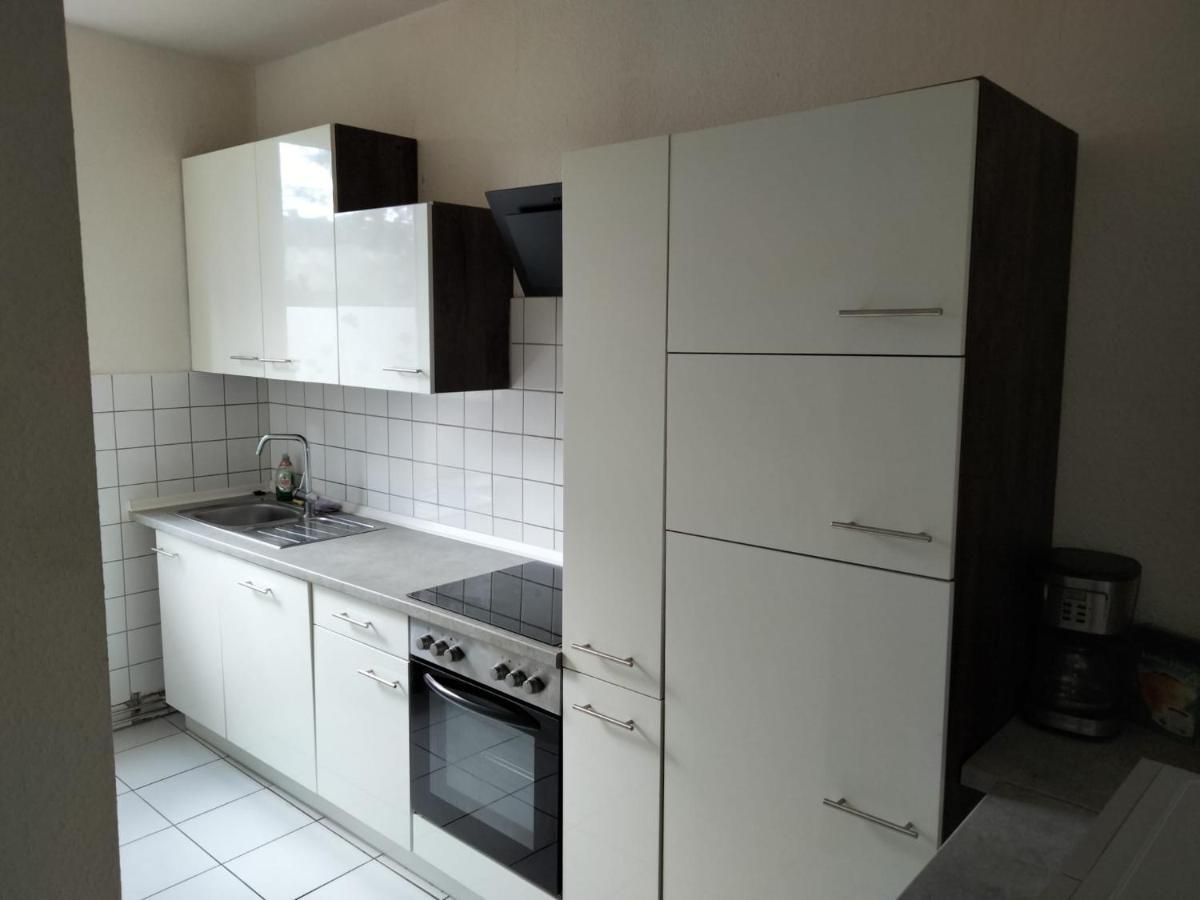 Modernes Apartment Mit 2 Schlafzimmern Und Privatparkplatz Nahe Innenstadt Neumünster Exterior foto