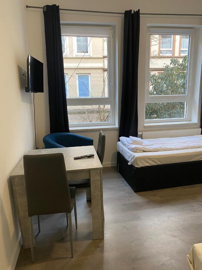 Modernes Apartment Mit 2 Schlafzimmern Und Privatparkplatz Nahe Innenstadt Neumünster Exterior foto