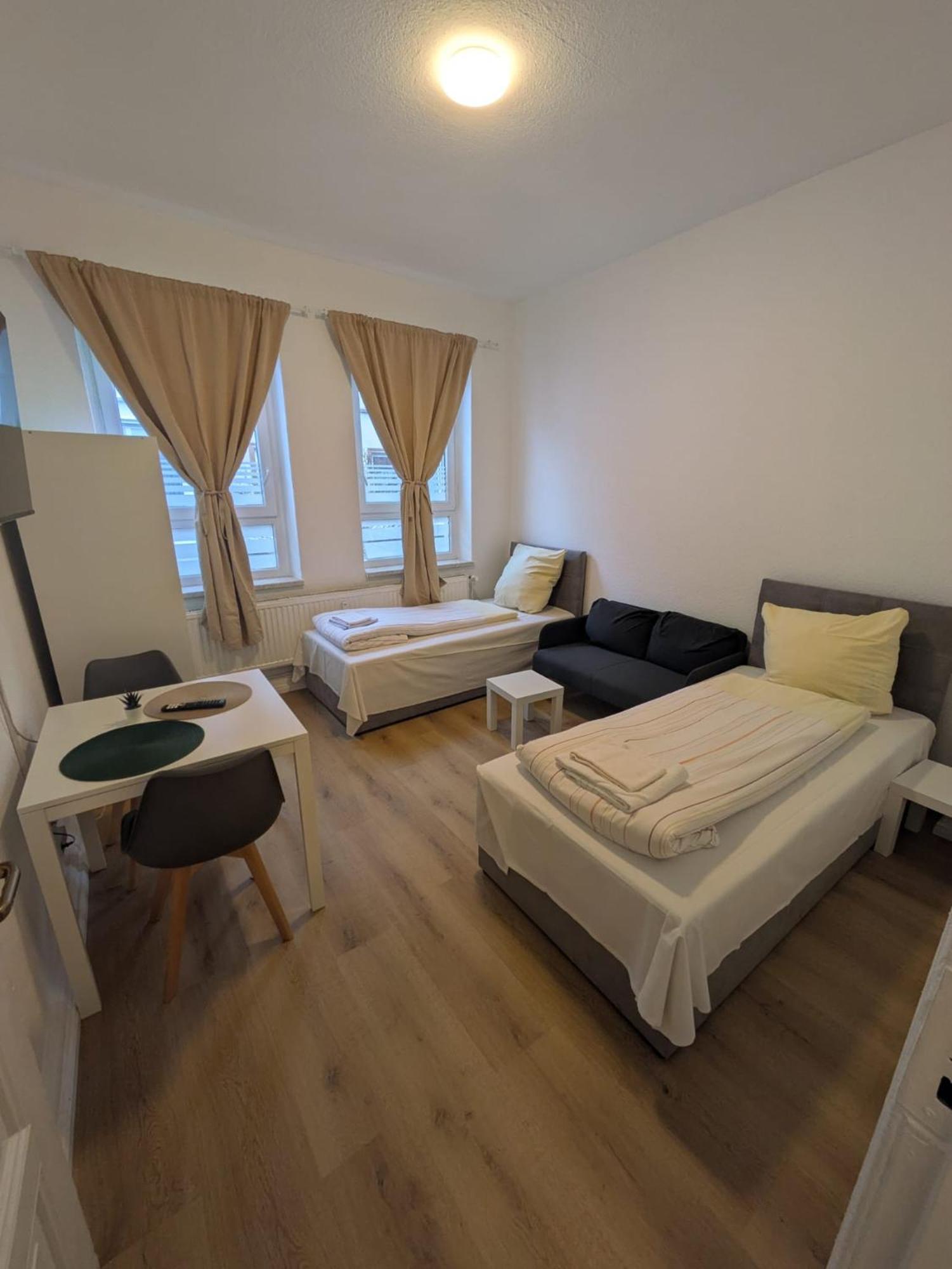 Modernes Apartment Mit 2 Schlafzimmern Und Privatparkplatz Nahe Innenstadt Neumünster Exterior foto