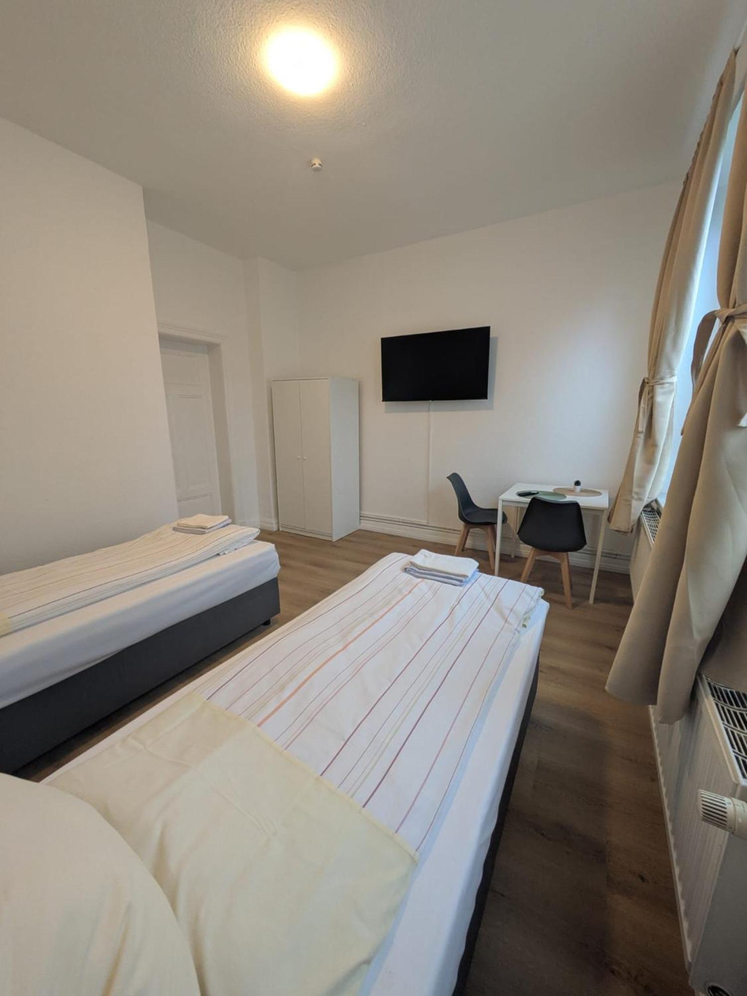 Modernes Apartment Mit 2 Schlafzimmern Und Privatparkplatz Nahe Innenstadt Neumünster Exterior foto