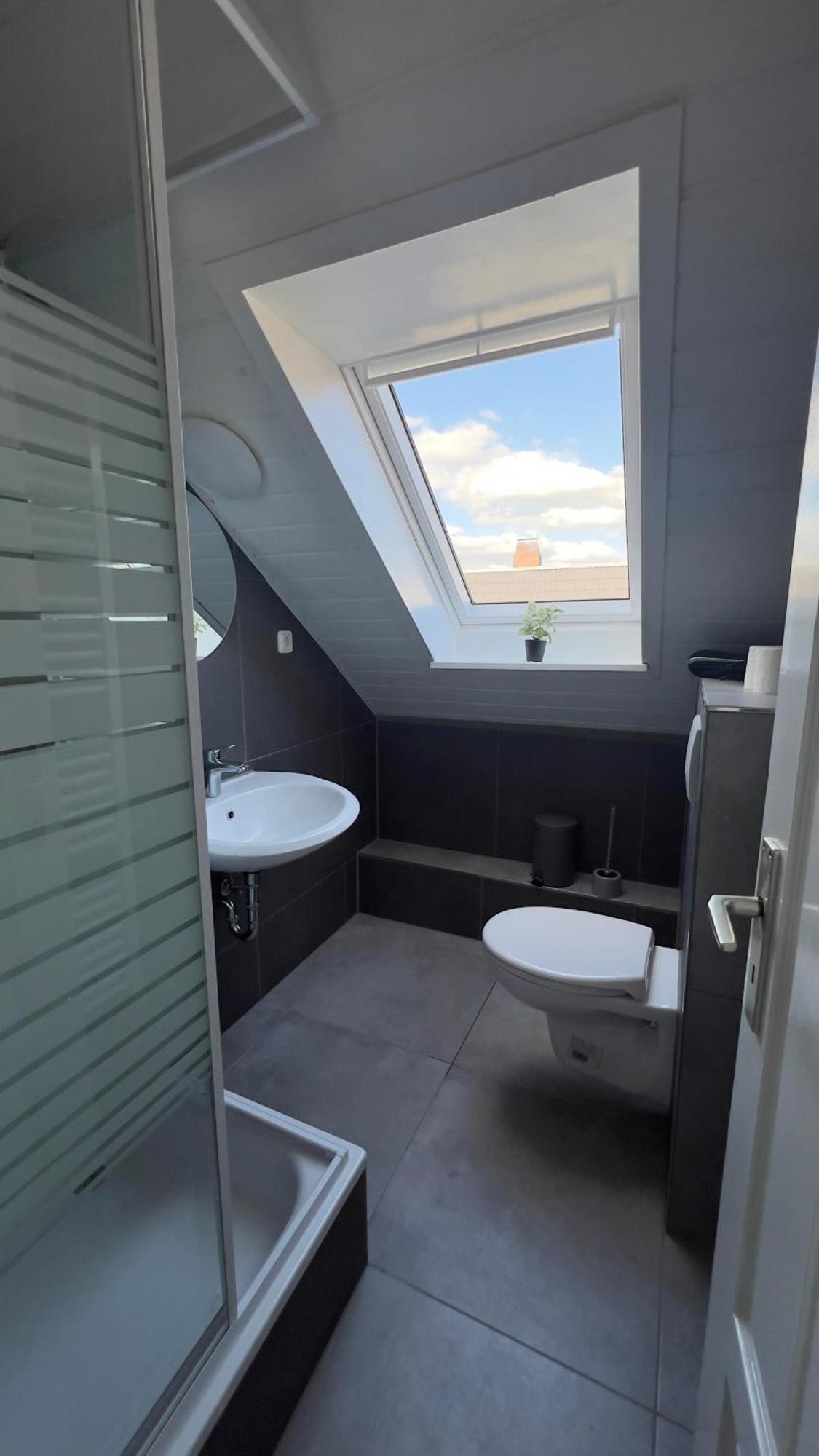 Modernes Apartment Mit 2 Schlafzimmern Und Privatparkplatz Nahe Innenstadt Neumünster Exterior foto