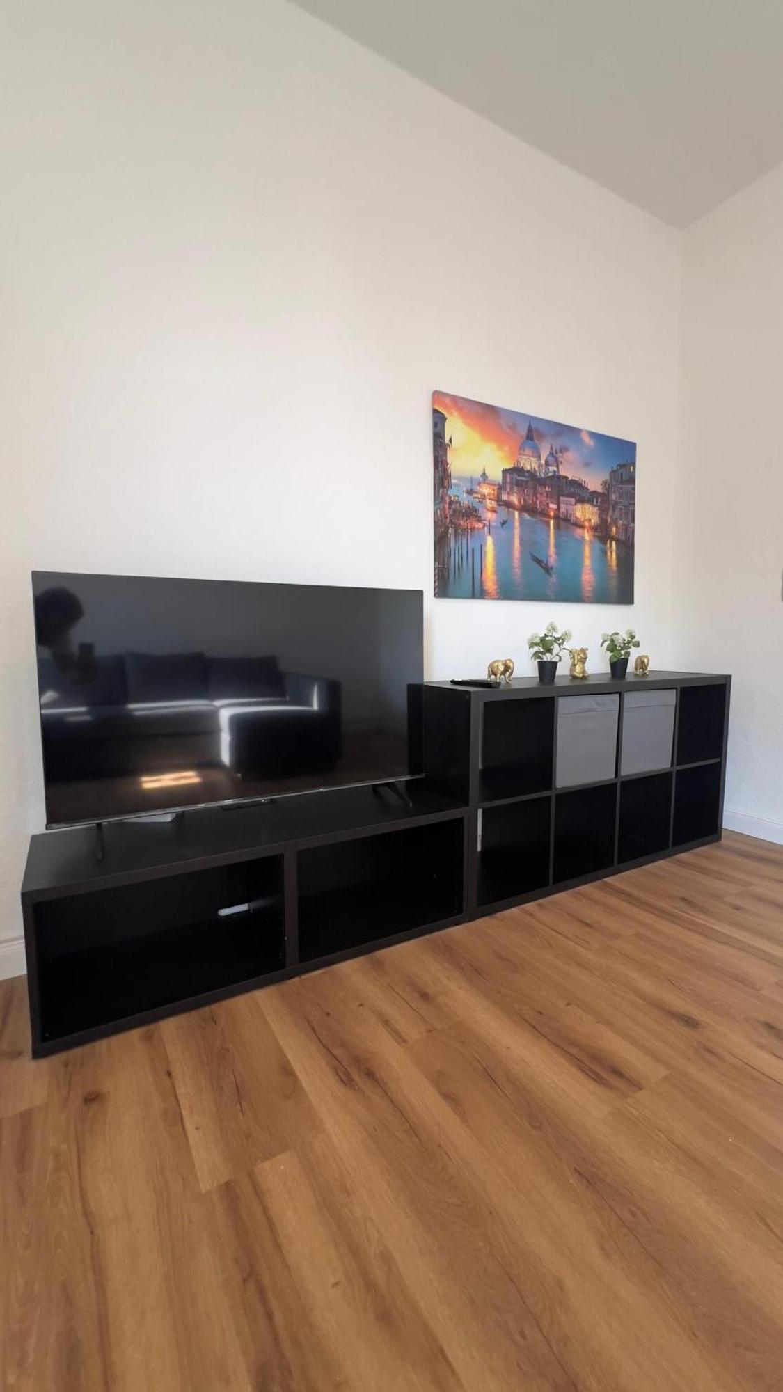 Modernes Apartment Mit 2 Schlafzimmern Und Privatparkplatz Nahe Innenstadt Neumünster Exterior foto
