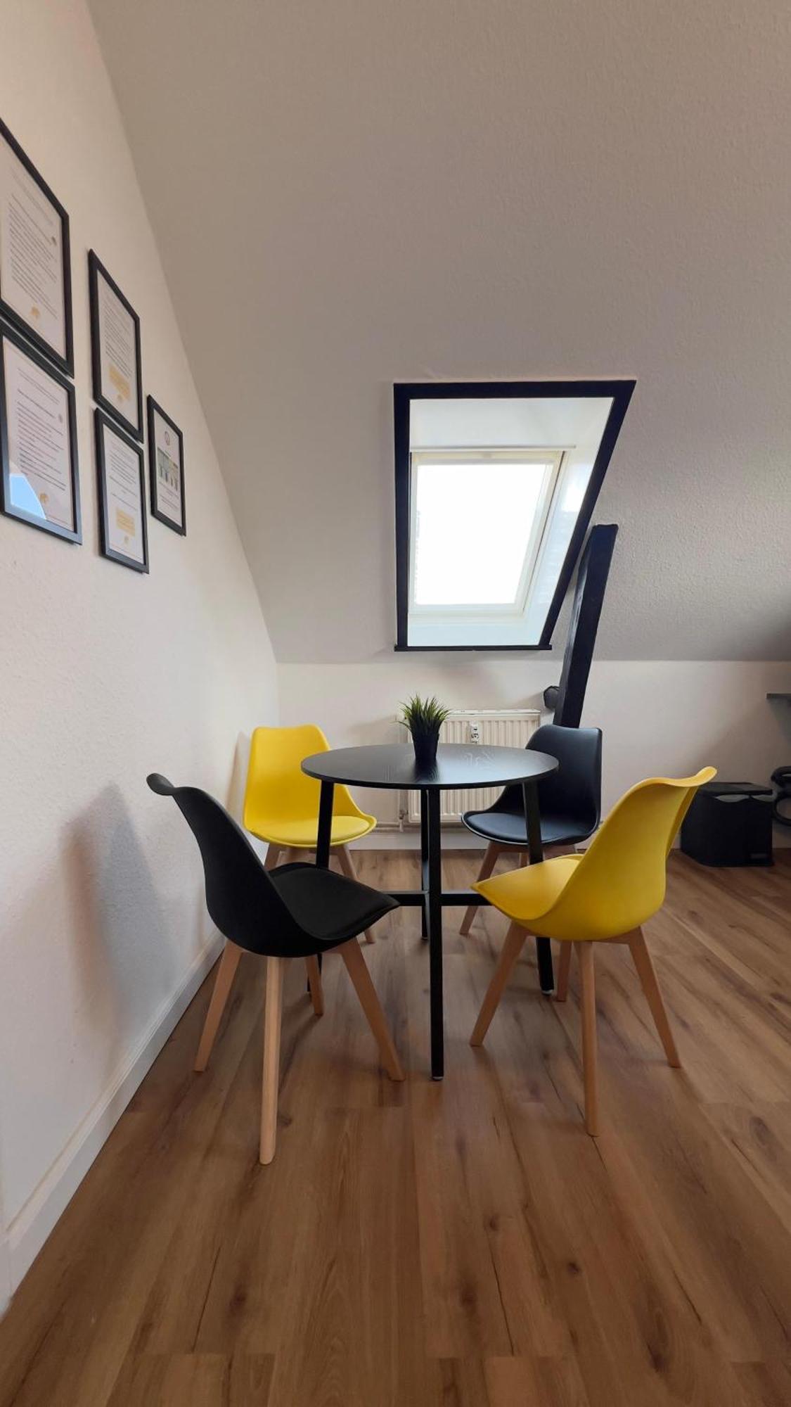 Modernes Apartment Mit 2 Schlafzimmern Und Privatparkplatz Nahe Innenstadt Neumünster Exterior foto